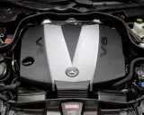 Silnik V6 3.0 TDI Mercedesa, gotowy do pracy.
