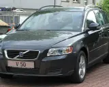Ciemnoszary Volvo V50 1.6 diesel na parkingu.