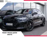 Czarny Audi RSQ8 lśni na tle salonu. Pakiet przeglądów gratis.
