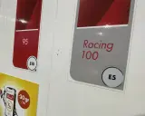 Stacja paliw z oznaczeniami: 95 E10, Racing 100 E5. Promocja Shell V-Power Diesel.