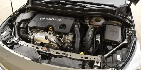 Silnik Ecotec w Astrze K 1.6 CDTI. Czysty i zadbany, gotowy do drogi.