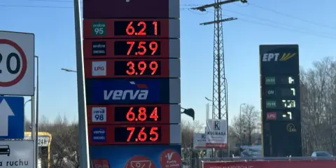 Cena diesla na stacji Orlen to 7,59 zł. Obok widnieją ceny benzyny 95 (6,21 zł) i LPG (3,99 zł).