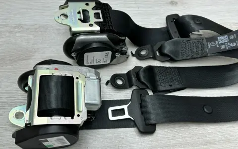 Zacinający się pas bezpieczeństwa? Szybka diagnoza i naprawa DIY