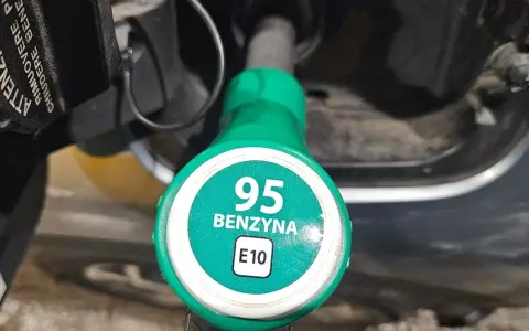 Czy 95 to benzyna? Wszystko o E10, 98 i tankowaniu bez pomyłek