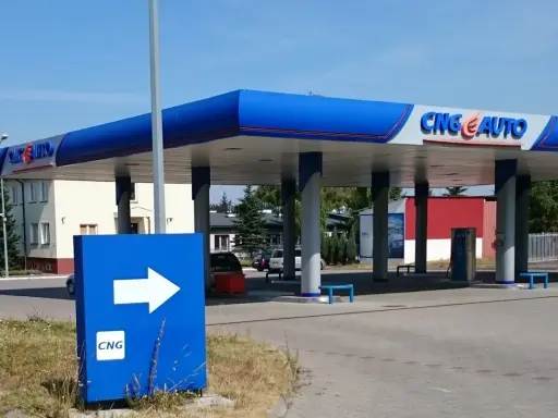 Gdzie zatankować CNG w Polsce? Mapa, ceny, oszczędności do 30%