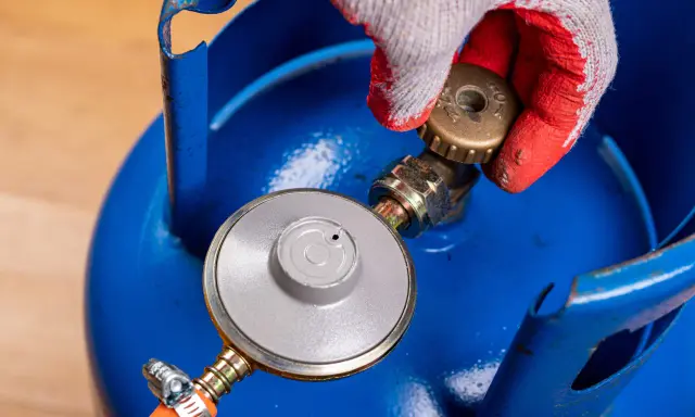 Zawór LPG w aucie: Jak bezpiecznie zakręcić butlę krok po kroku?