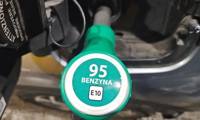 Czy 95 to benzyna? Wszystko o E10, 98 i tankowaniu bez pomyłek