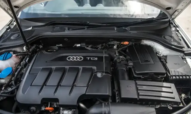 Silnik 2.0 TDI 140KM Audi, czysty i zadbany, gotowy do dalszej jazdy.