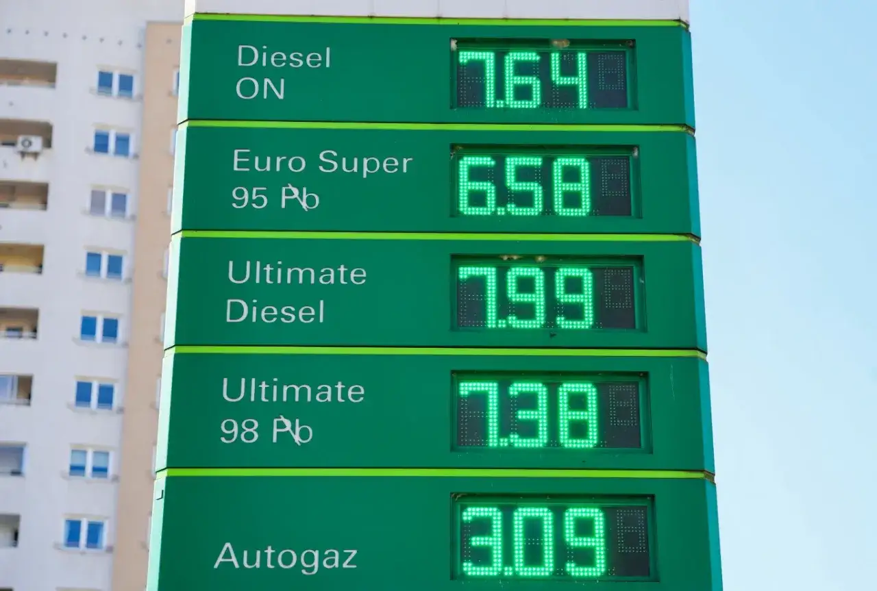 Ceny paliw na stacji: Diesel ON 7.64, Euro Super 95 Pb 6.58, Ultimate Diesel 7.99, Ultimate 98 Pb 7.38, Autogaz 3.09.