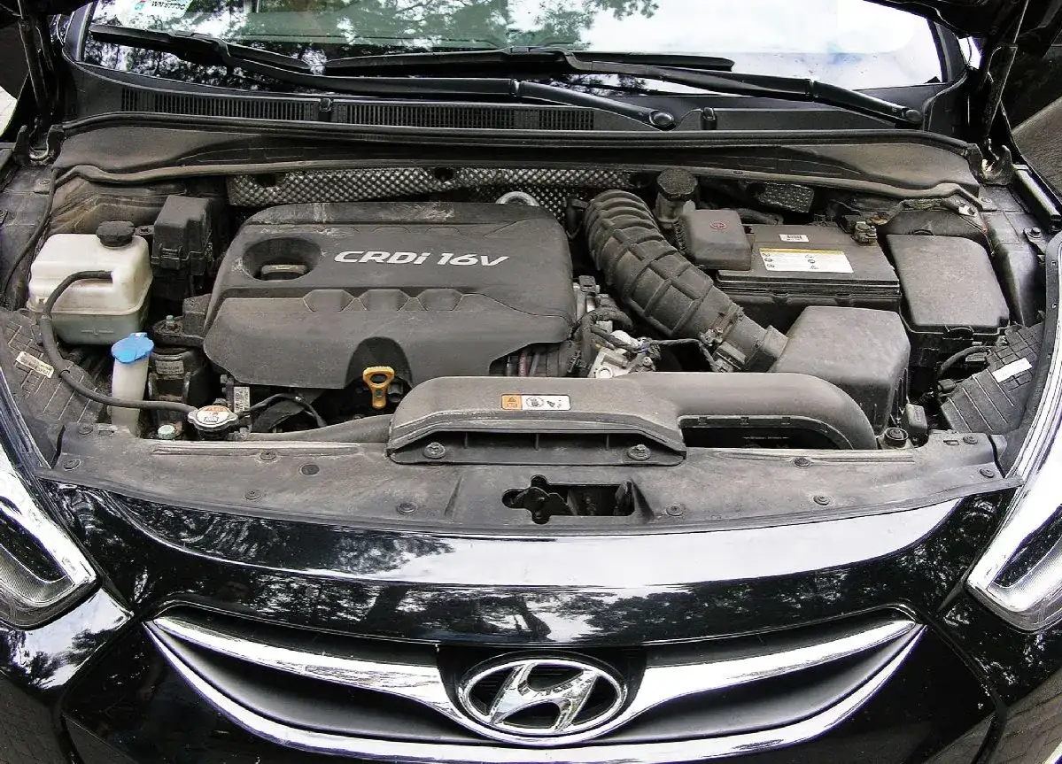Silnik 1.7 CRDi w Hyundai i40, gotowy do pracy.