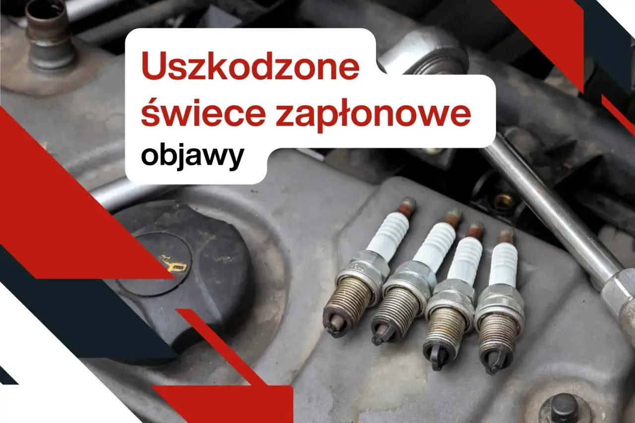 Cztery zużyte świece zapłonowe leżą na silniku. Tekst informuje o uszkodzonych świecach zapłonowych i ich objawach.