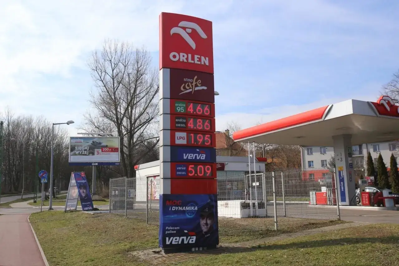 Stacja paliw w Polsce, ceny benzyny i diesla