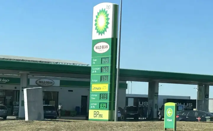 BP cena paliwa za litr dzisiaj: Diesel ON 8.49, Euro super 95 7.69, Autogaz 3.79, Ultimate Diesel 8.19, Ultimate 98 8.39.