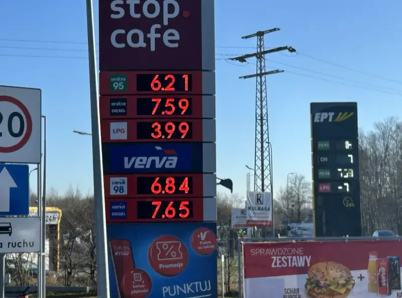 Cena diesla na stacji Orlen to 7,59 zł. Obok widnieją ceny benzyny 95 (6,21 zł) i LPG (3,99 zł).